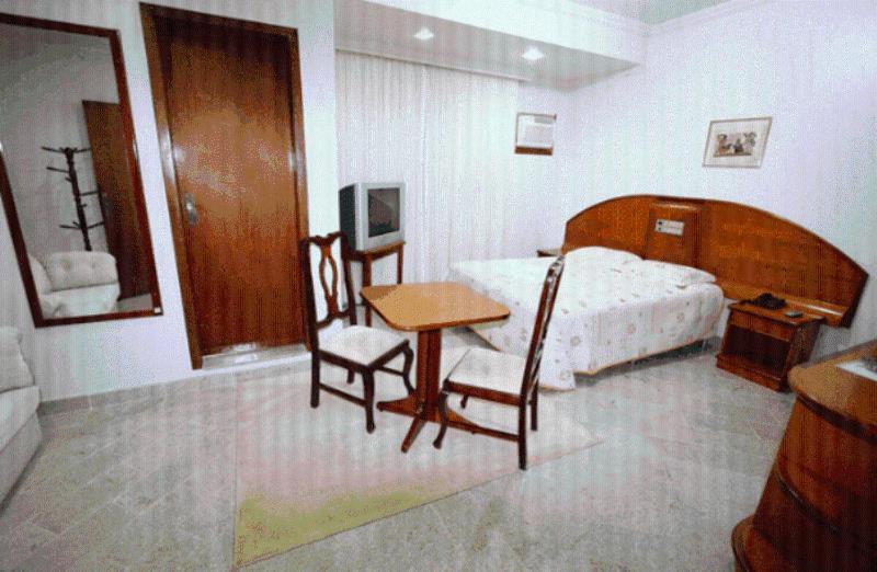 Cristal Executive Hotel Francisco Beltrão Стая снимка